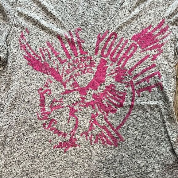 American Eagle Heathered Gray V-Neck Graphic T-Shirt Pink Short SleeveSize Small - Picture 2 of 5